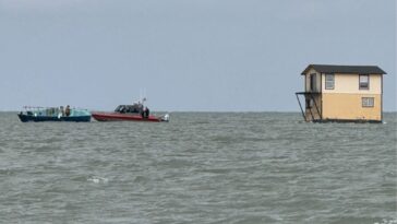 boater-freaks-out-locals-by-tugging-entire-house-across-san-pablo-bay