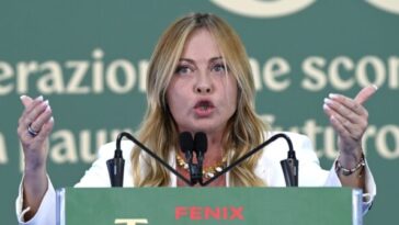 meloni-announces-plan-to-ban-burqas-in-schools,-limit-number-of-migrants-in-classrooms