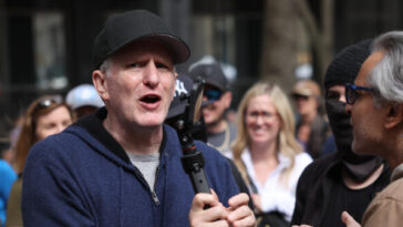 michael-rapaport-hits-the-streets-to-rally-against-mamdani:-‘zohran-the-moron-must-be-removed-from-office’
