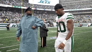 the-egregious-moment-that-epitomized-jets-running-game’s-struggles-versus-packers:-‘just-didn’t-get-it’