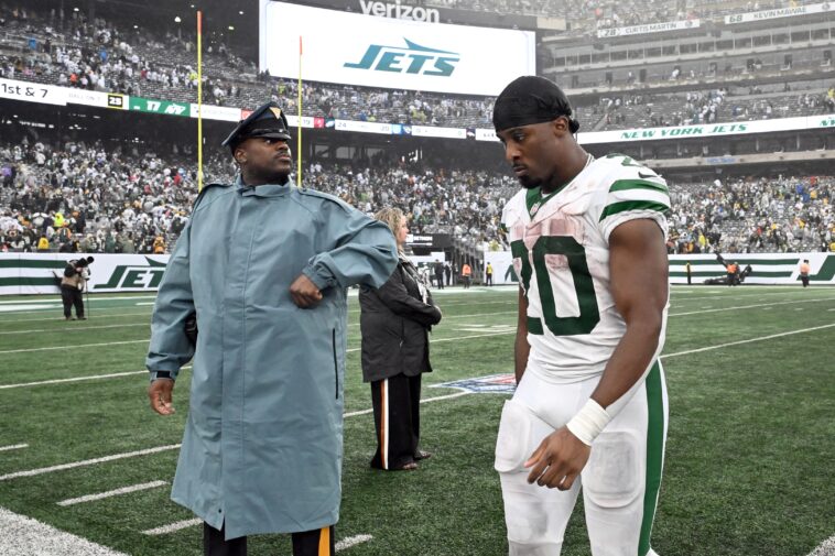 the-egregious-moment-that-epitomized-jets-running-game’s-struggles-versus-packers:-‘just-didn’t-get-it’