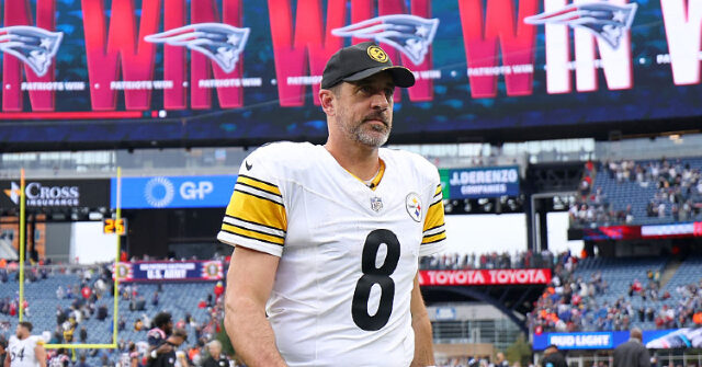 video:-aaron-rodgers-says-he-has-to-do-‘better-job’-of-telling-his-coaches-what-isn’t-working