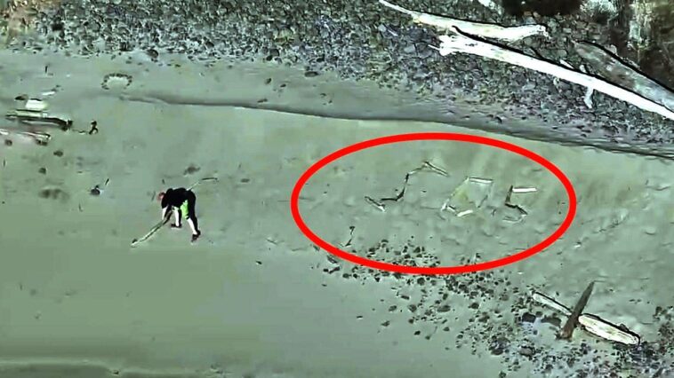 tourists-seeking-‘dramatic’-photo-on-isolated-beach-trapped-by-incoming-tide