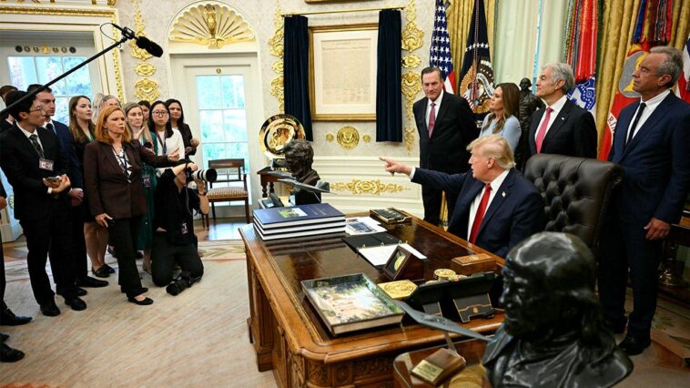 white-house-tv-pool-to-suspend-coverage-of-trump-events