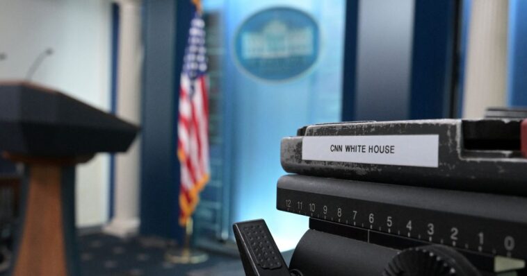 breaking:-fox-news-joins-mainstream-media-networks-in-white-house-boycott