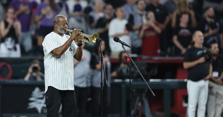 watch:-trumpeter-improvises-to-deliver-‘most-iconic’-anthem-performance-after-instrument-malfunctions-mid-song