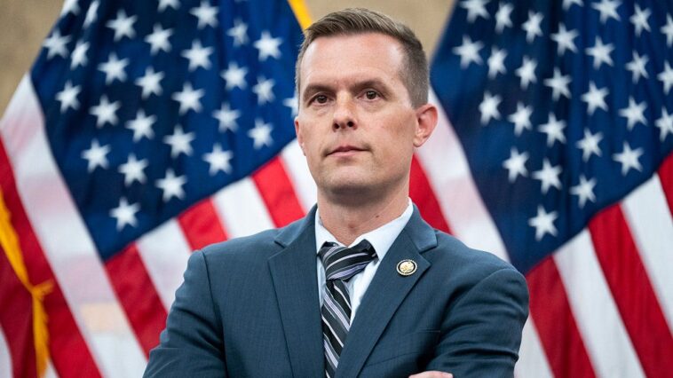 outgoing-house-democrat-backs-incumbent-republican-lawmaker-for-re-election