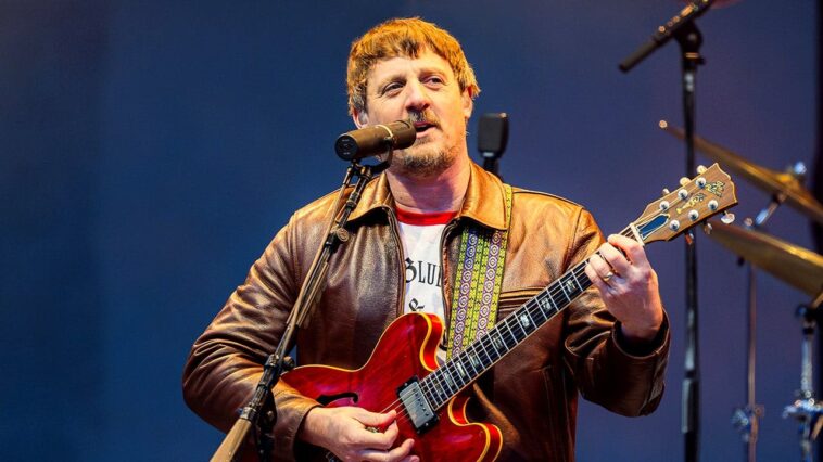 sturgill-simpson-says-talent-is-‘not-as-rare-as-people-think’-and-work-ethic-matters-more