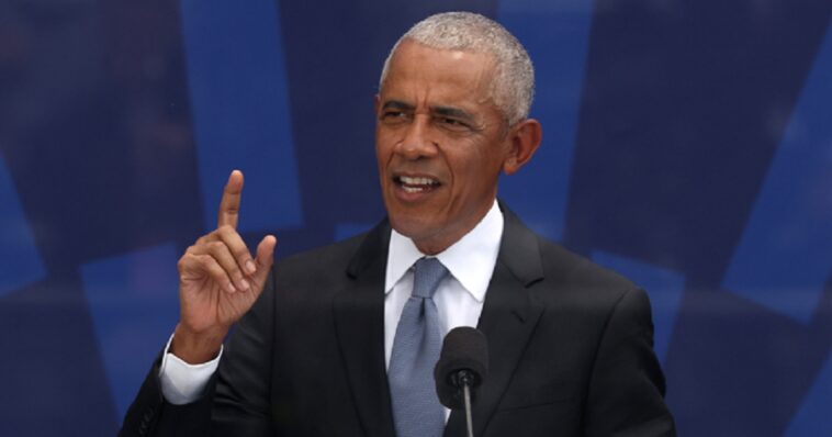 watch:-obama-walks-into-own-trap,-trashes-trump-wh-for-booting-cnn,-then-video-of-his-wh-booting-fox-hits