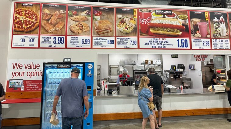 costco-food-court-item-packs-more-protein-than-anything-else-on-the-menu,-but-there’s-a-catch