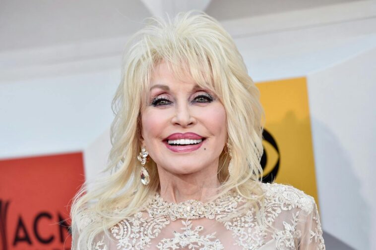 dolly-parton’s-business-empire-feuds-with-her-nephew-over-explosive-texts