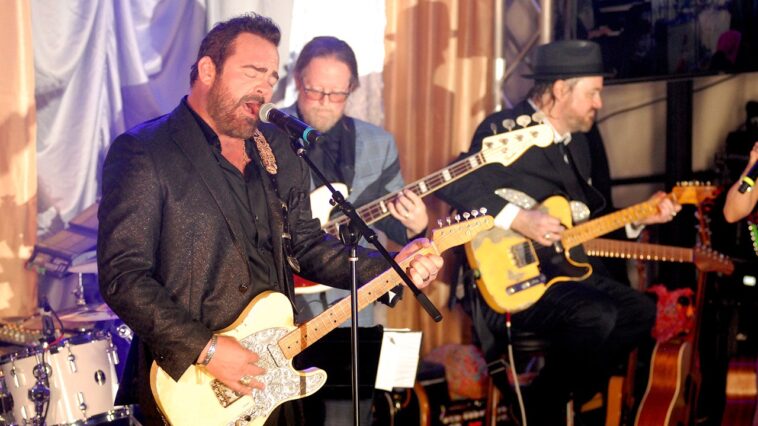 country-star,-former-college-football-player-lee-brice-rips-nil,-pro-players-going-back-to-college