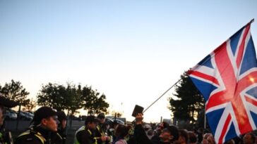 people-power:-local-protesters-successfully-block-illegal-migrant-boat-from-landing-in-gosport