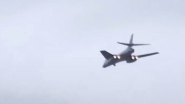 watch:-trump-buzzes-b-1-bombers-over-xi-jinping-during-welcome-ceremony