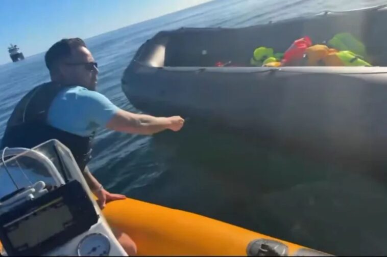 far-right-uk-activist-arrested-after-migrant-dinghy-slashed-in-the-english-channel