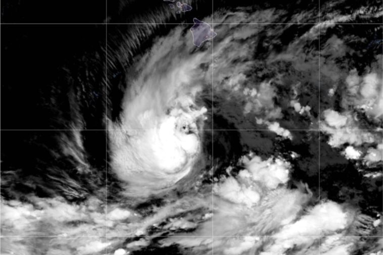 tropical-storm-nolo-set-to-become-major-hurricane-and-make-direct-landfall-in-hawaii