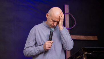 what-a-noob!-this-so-called-‘pastor’-didn’t-even-make-each-sermon-point-start-with-the-same-letter