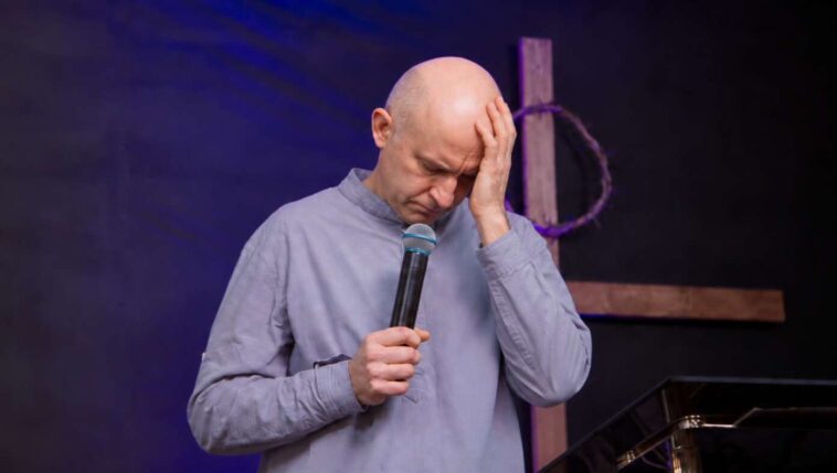 what-a-noob!-this-so-called-‘pastor’-didn’t-even-make-each-sermon-point-start-with-the-same-letter
