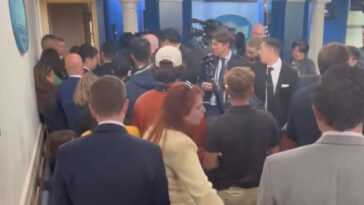 watch:-chinese-reporters-clash-with-secret-service,-shove-american-reporters-during-xi’s-white-house-visit