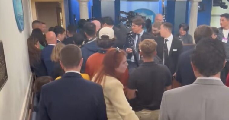 watch:-chinese-reporters-clash-with-secret-service,-shove-american-reporters-during-xi’s-white-house-visit