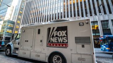 trump-advisor-calls-on-admin-to-suffocate-fox-news,-ban-everyone-from-speaking-to-network:-‘cnn-with-better-lighting’