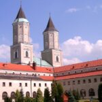polish-priest-killed,-four-others-stabbed-by-ukrainian-refugee-in-abbey-attack