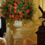 trump-gifts-xi-a-bald-eagle-sculpture-—-invites-him-to-tour-new-ballroom-—-at-white-house-state-dinner