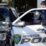 houston-police:-intruder-kicks-in-door,-gets-shot-by-elderly-homeowner
