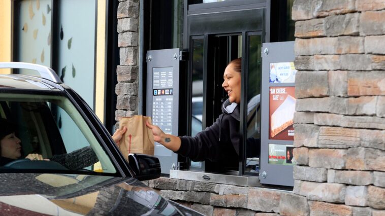 fast-food-drive-thrus-took-over-american-mornings-for-these-key-reasons