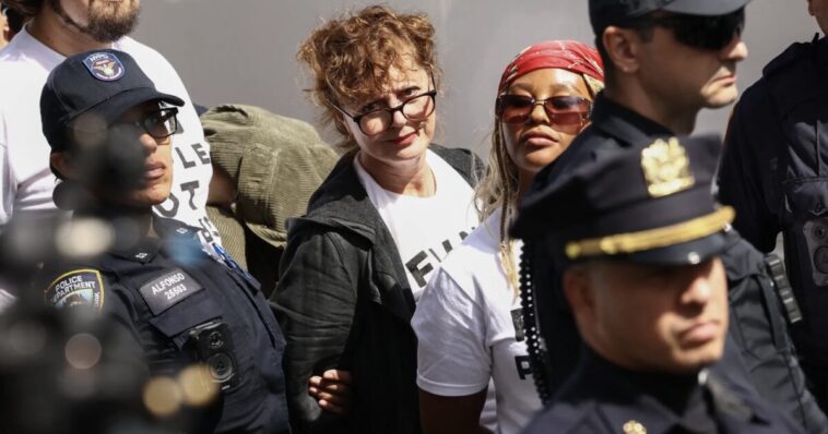 watch:-actresses-susan-sarandon-and-hannah-einbinder-handcuffed-while-protesting-netanyahu’s-un-speech