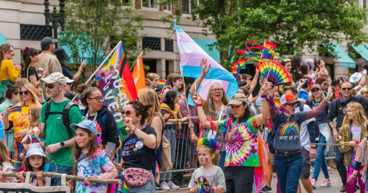 lesbian-trio-opens-woke,-marxist-bar-–-end-up-homeless,-in-therapy,-and-literal-clown-school,-as-woke-customers-destroy-their-lives