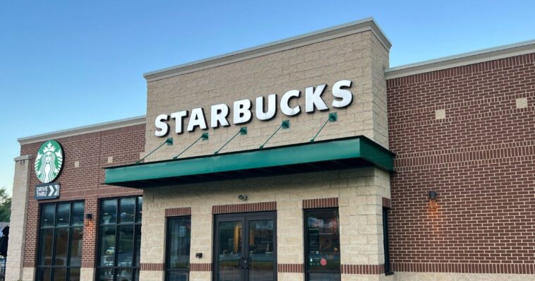 starbucks-to-close-down-hundreds-of-underperforming-locations