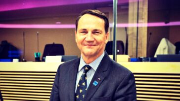 polish-foreign-minister-sikorski-confirms-advanced-negotiations-for-new-us-military-base-in-the-country,-housing-10,000-troops