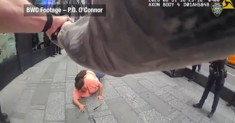 police-bodycam-footage-shows-nypd-officers-fatally-shooting-knife-wielding-woman-who-stabbed-two-people-in-times-square-(video)
