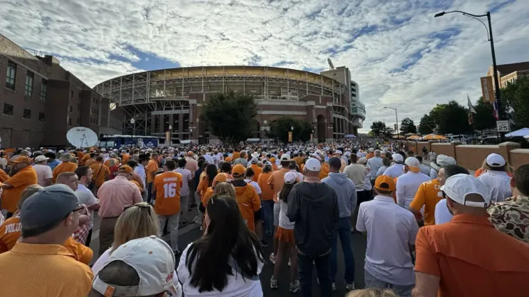 quick-hits:-vols’-rude-chant-for-nick-saban,-josh-heupel’s-$100k-throw,-a-$1.5m-kick