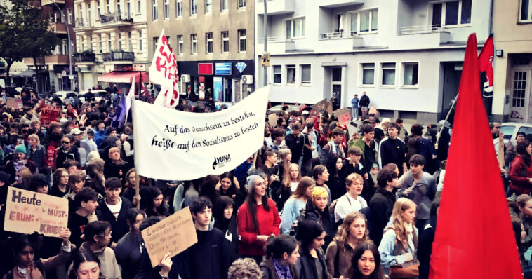 german-students-on-strike-against-mandatory-military-service-(videos)
