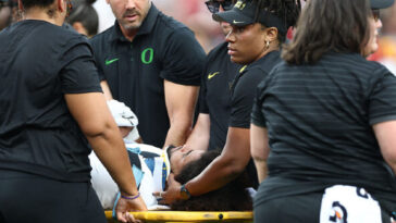 watch:-usc-player-smiles-on-sideline-after-illegal-hit-that-sent-oregon-qb-to-the-hospital
