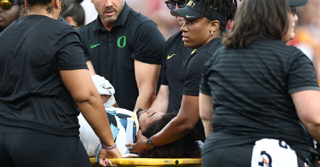 watch:-usc-player-smiles-on-sideline-after-illegal-hit-that-sent-oregon-qb-to-the-hospital