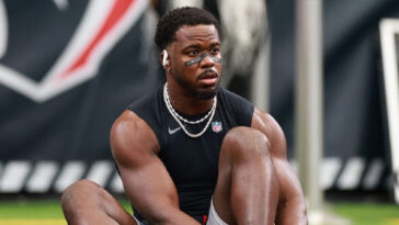 report:-nfl-orders-texans’-azeez-al-shaair-to-remove-palestinian-girl’s-name-from-eye-black