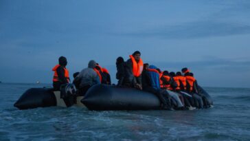 disturbing-video:-‘one-of-the-most-horrific-things-i’ve-seen’-–-journalists-disgusted-as-illegal-nearly-drowns-toddler-in-effort-to-cross-border