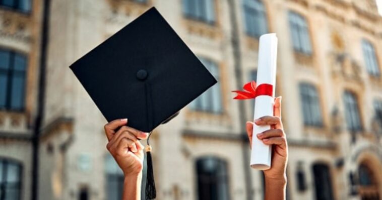 china-isn’t-waiting-for-permits:-us-leaders-warn-it’s-‘quicker-to-get-a-college-degree’-than-to-power-america