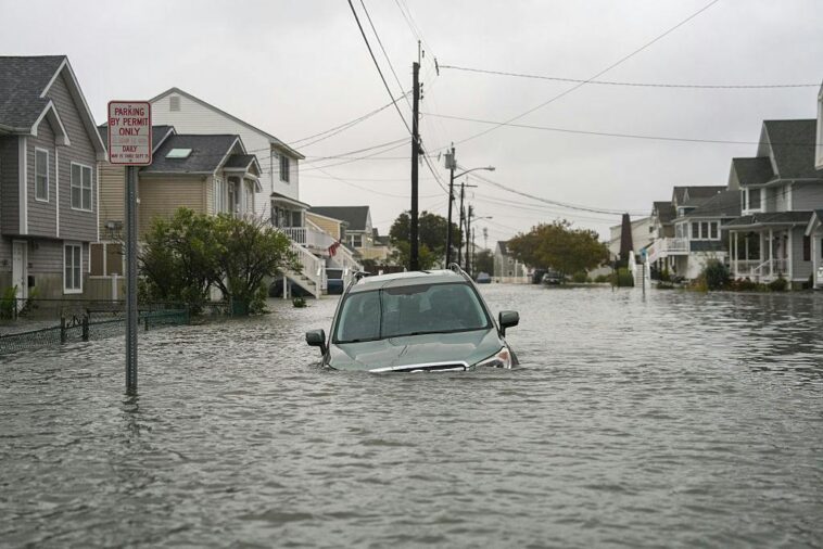 powerful-northeast-storm-kills-at-least-one,-knocks-out-power-to-100,000