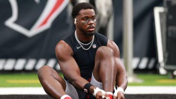 nfl-told-azeez-al-shaair-he’d-be-pulled-from-texans-game-over-pro-palestinian-eyeblack-message