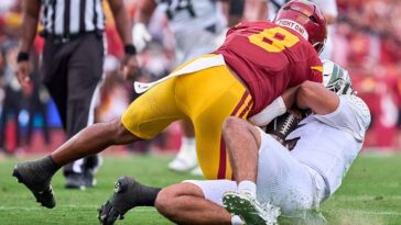 usc-linebacker-suspended-after-vicious-hit-on-oregon-quarterback-dante-moore