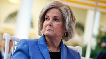 susie-wiles-reveals-brutal-toll-of-fighting-cancer-while-running-trump’s-white-house