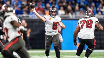 baker-mayfield-leaves-game-after-writhing-in-pain-on-turf-in-tampa-bay-when-thumb-on-throwing-hand-injured