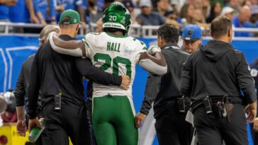 breece-hall’s-rough-jets-day-ends-with-in-injury-scare