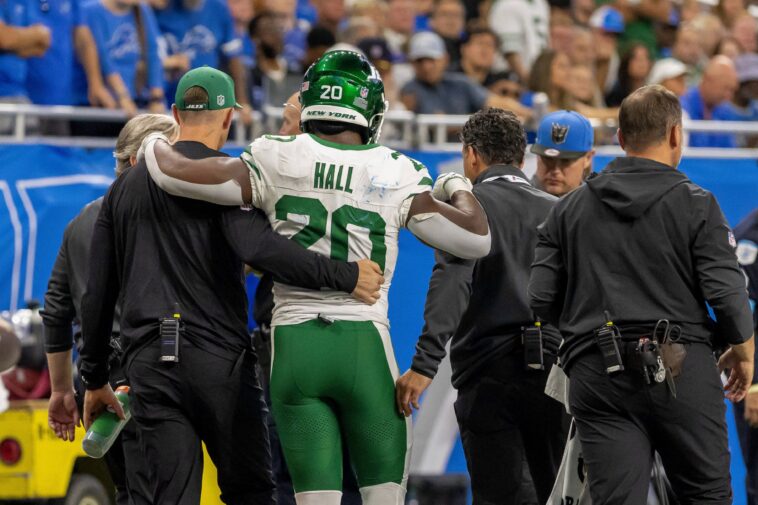 breece-hall’s-rough-jets-day-ends-with-in-injury-scare