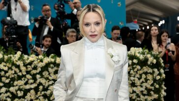 madonna-dominates-vmas-with-artist-of-the-year-win-after-showstopping-opening-performance