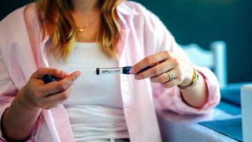 popular-weight-loss-drugs-can-become-an-‘atomic-bomb’-at-high-doses,-doctor-warns
